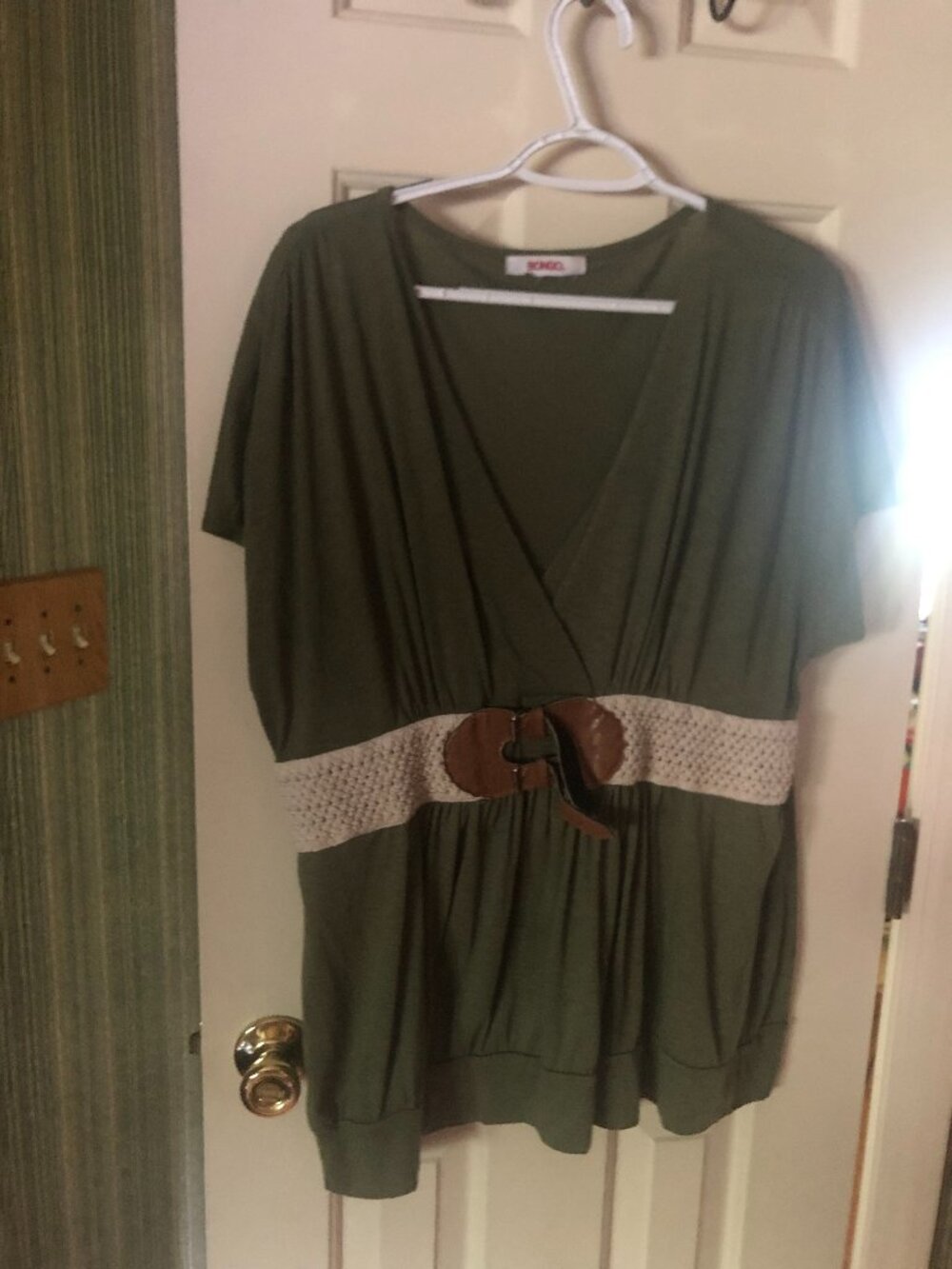 Women's army green v neck with beige attached belt Sz Lg